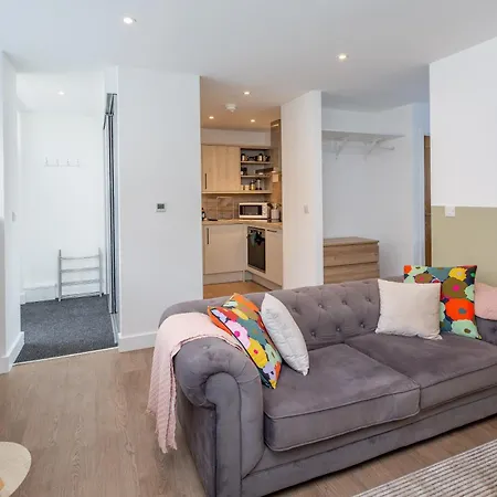 Little Potter, With Parking Apartment York