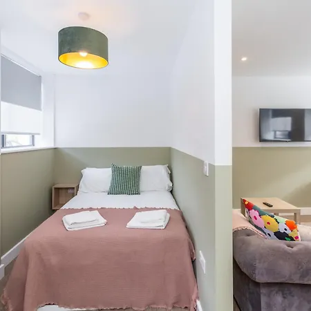 Little Potter, With Parking * York